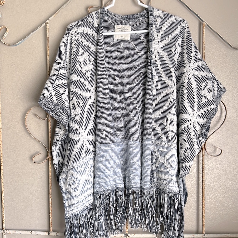 ABERCROMBIE & FITCH. WOMENS CARDIGAN. SIZE XS/ S